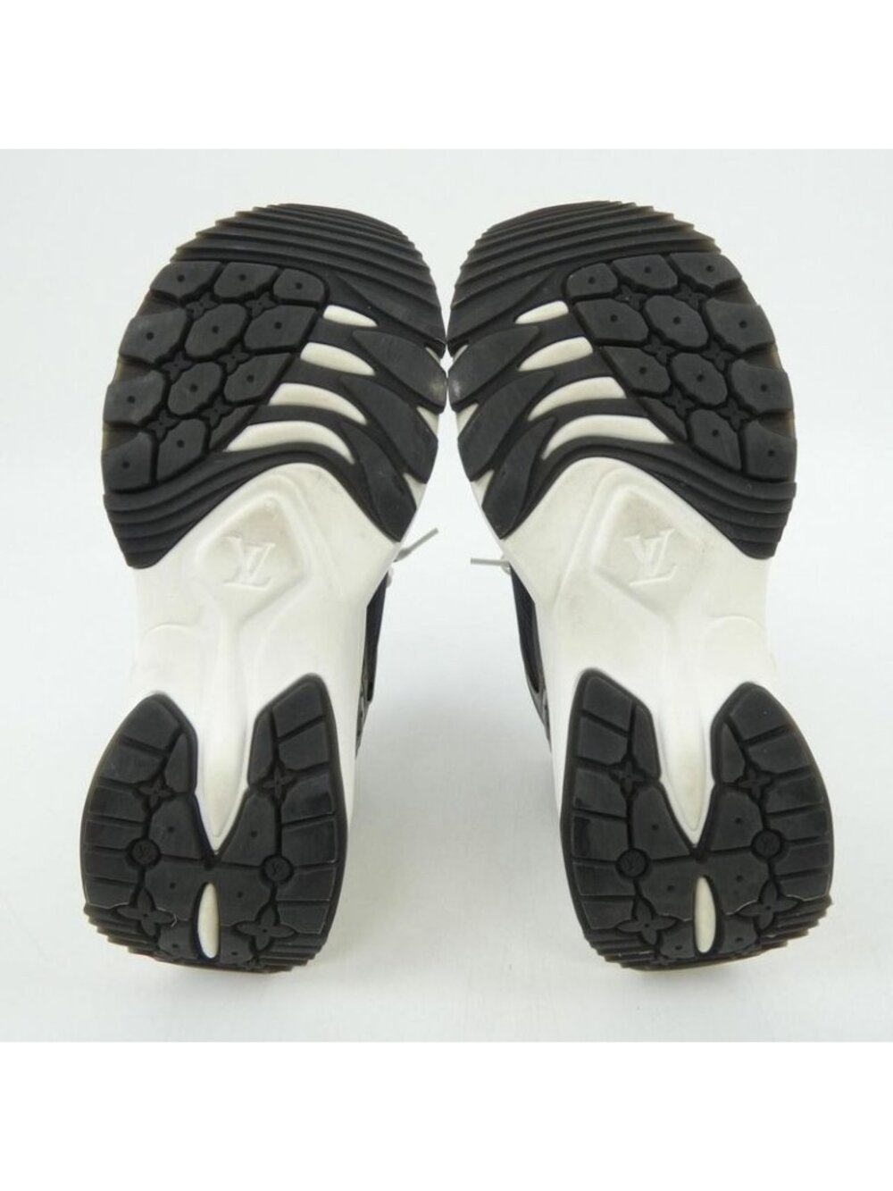 Louis Vuitton LV Circle Run 55 Line Sneakers - Picture 4 of 6